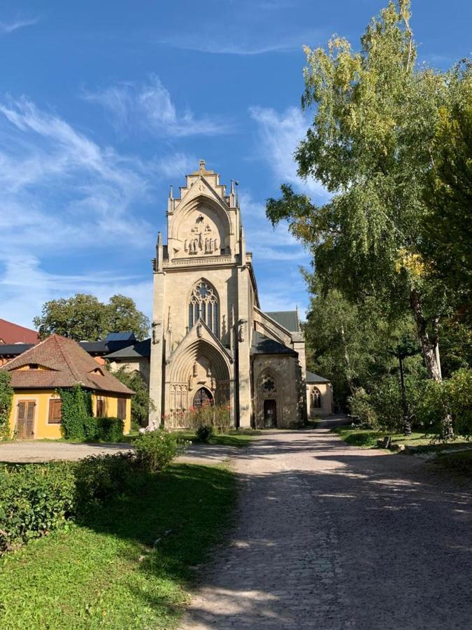 Hotel Garni Zum Rebstock Наумбург Екстер'єр фото