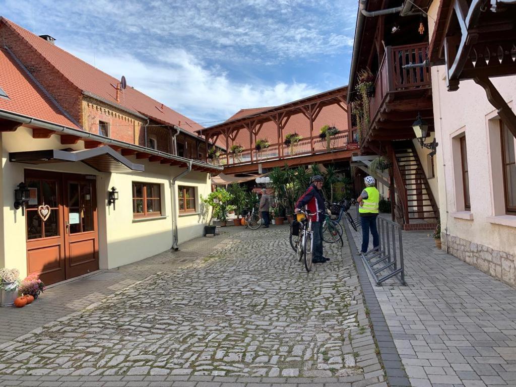 Hotel Garni Zum Rebstock Наумбург Екстер'єр фото