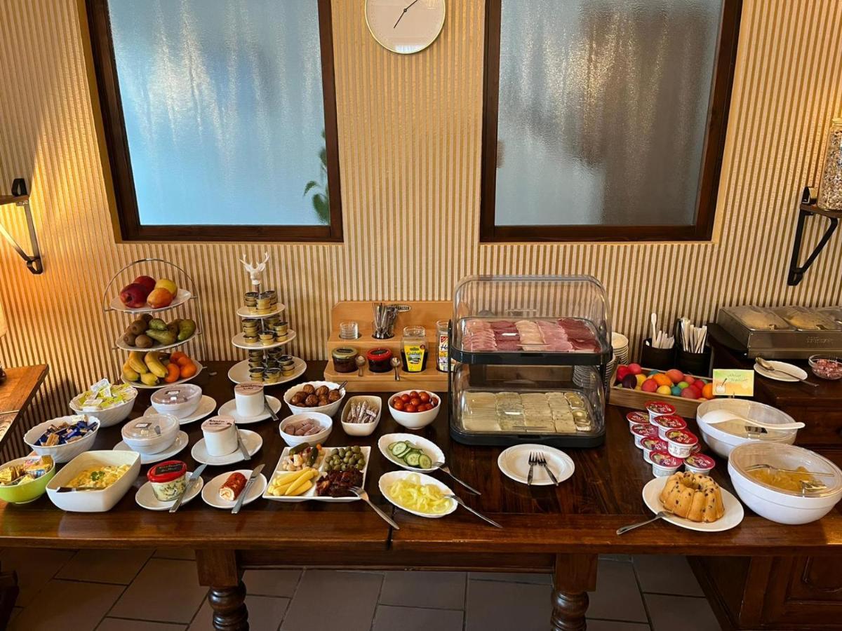 Hotel Garni Zum Rebstock Наумбург Екстер'єр фото