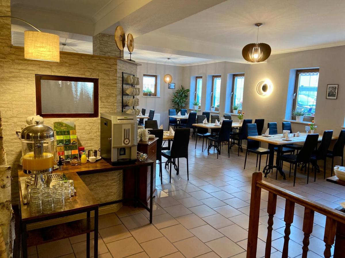 Hotel Garni Zum Rebstock Наумбург Екстер'єр фото