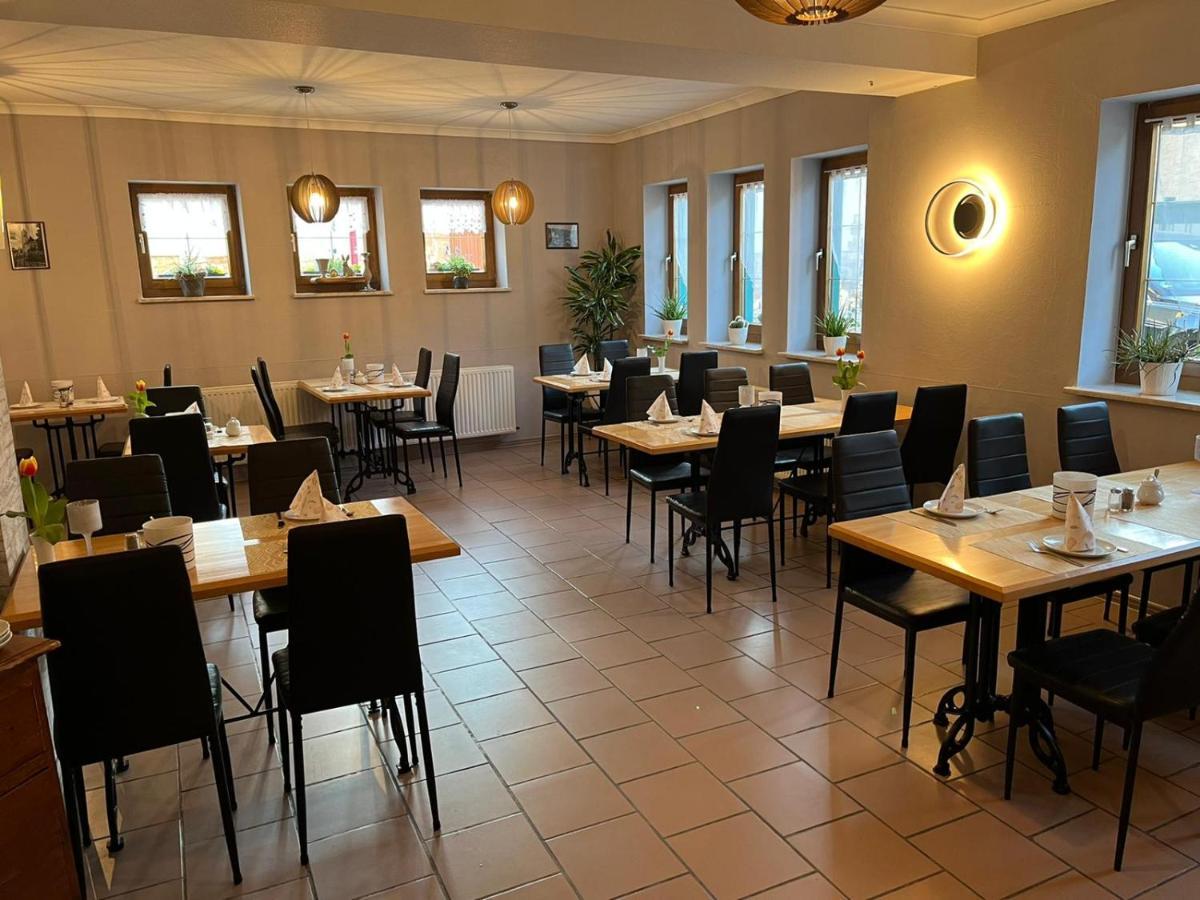 Hotel Garni Zum Rebstock Наумбург Екстер'єр фото