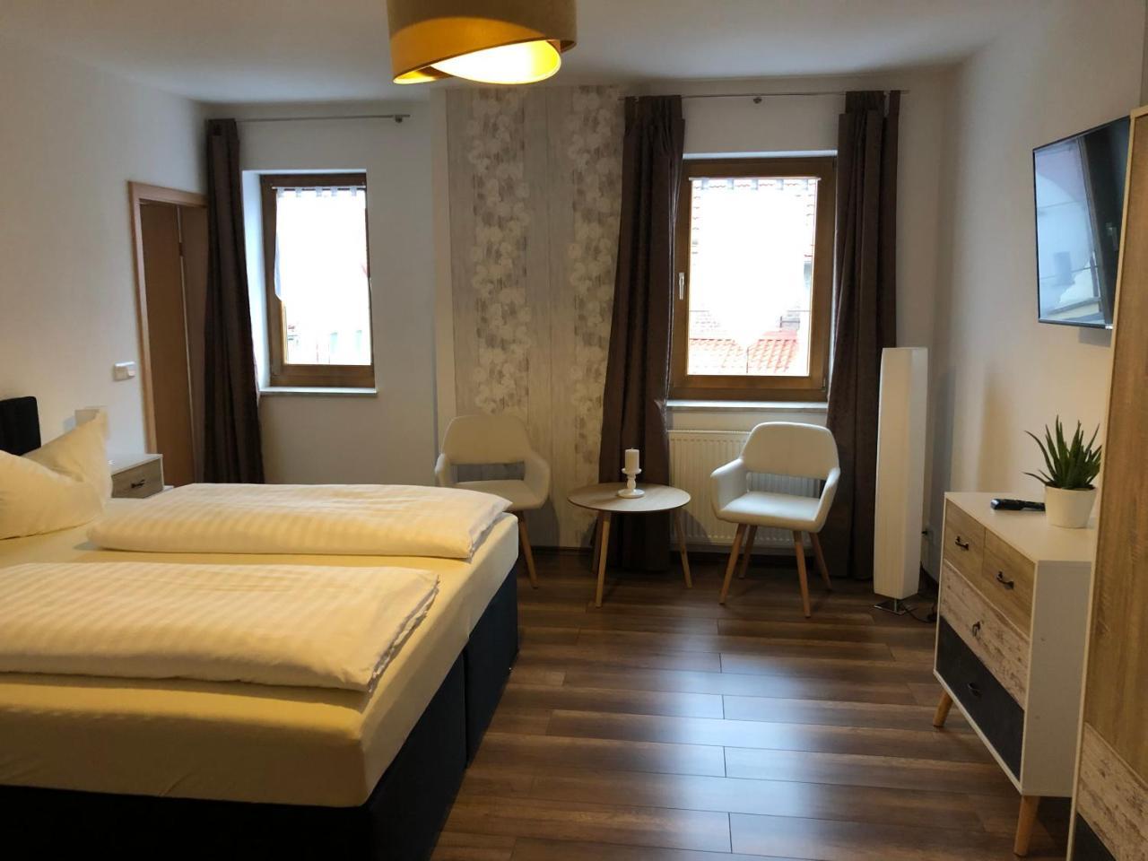 Hotel Garni Zum Rebstock Наумбург Екстер'єр фото