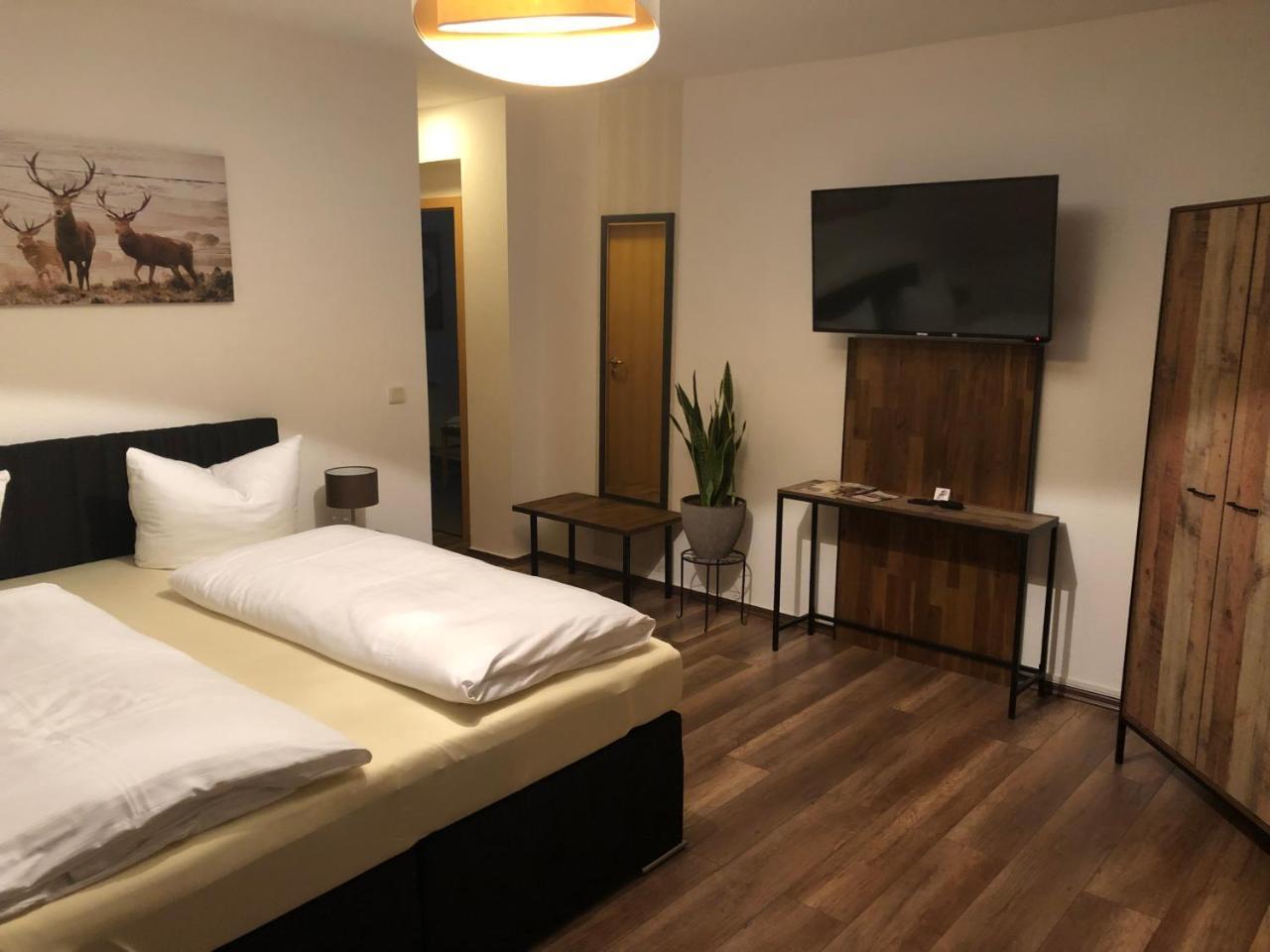 Hotel Garni Zum Rebstock Наумбург Екстер'єр фото
