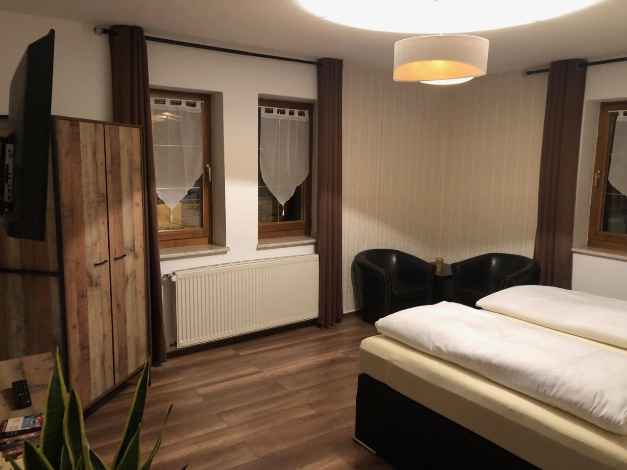 Hotel Garni Zum Rebstock Наумбург Екстер'єр фото