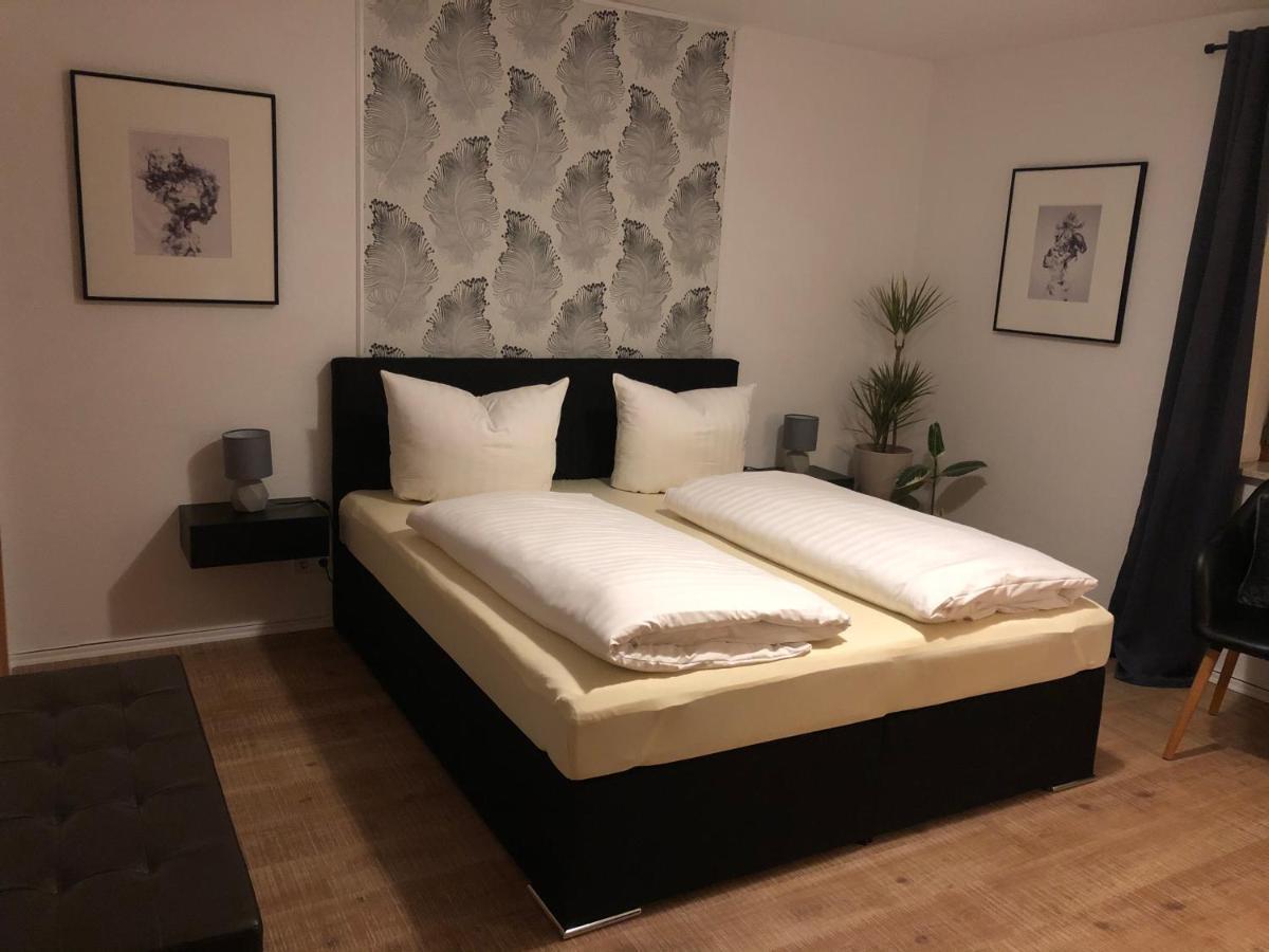Hotel Garni Zum Rebstock Наумбург Екстер'єр фото