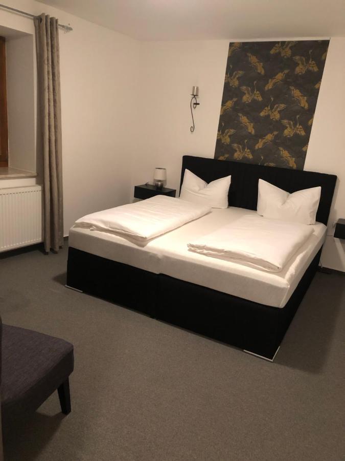 Hotel Garni Zum Rebstock Наумбург Екстер'єр фото