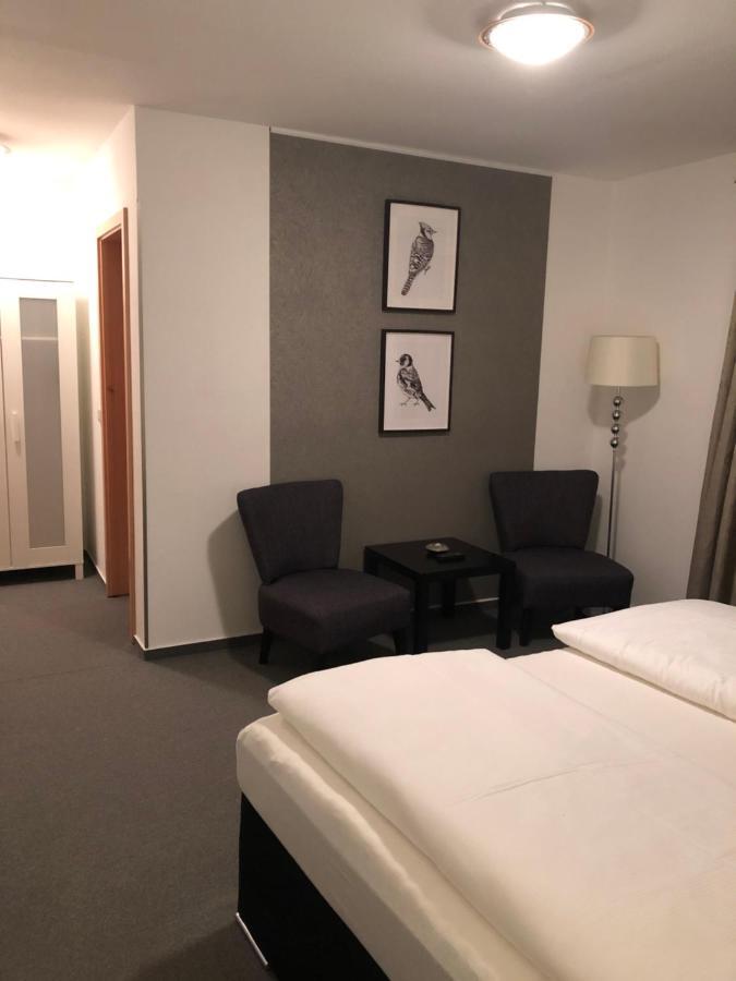 Hotel Garni Zum Rebstock Наумбург Екстер'єр фото